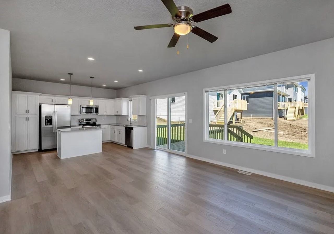 16509 Oakwood Dr - Photo 3 of 11