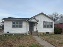 featured image of 422 E Broadway St