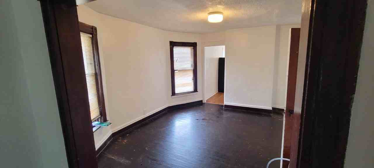 405 Flint St #407UPPER - Photo 5 of 14