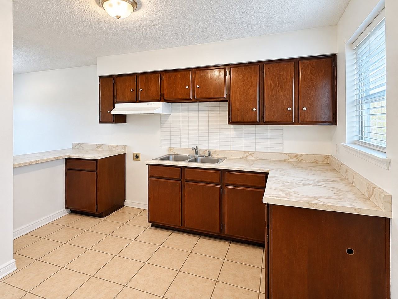 4920 Alsace St #B - Photo 2 of 4