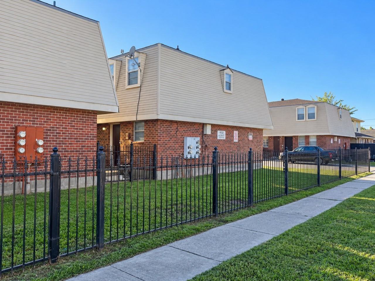 4920 Alsace St #B - Photo 4 of 4