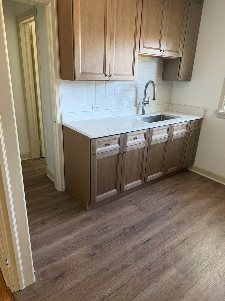 2121 Auburn St #2E - Photo 5 of 8