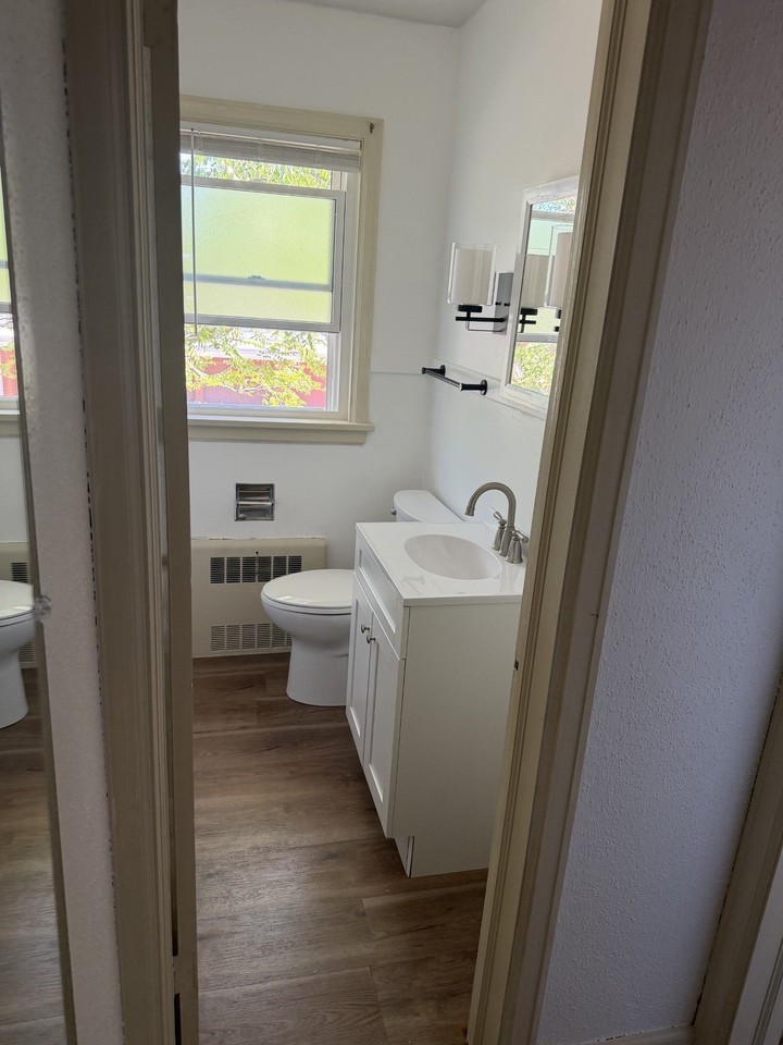 2121 Auburn St #2E - Photo 6 of 8