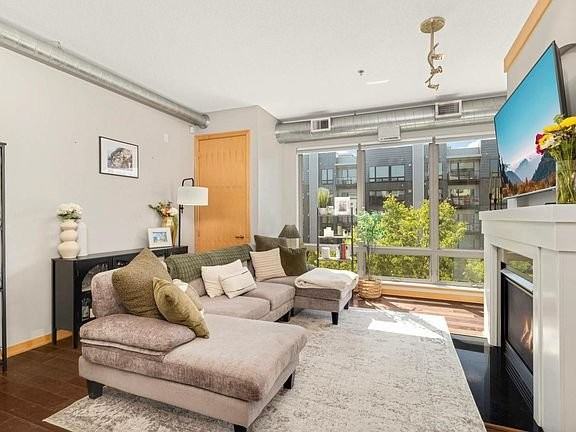 240 Spring St #44 - Photo 5 of 17