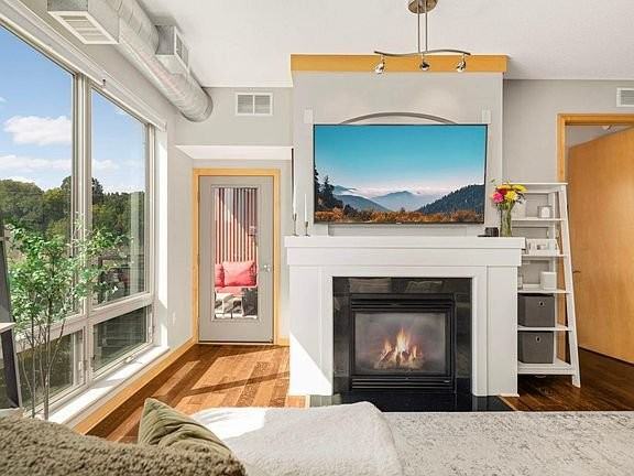 240 Spring St #44 - Photo 7 of 17