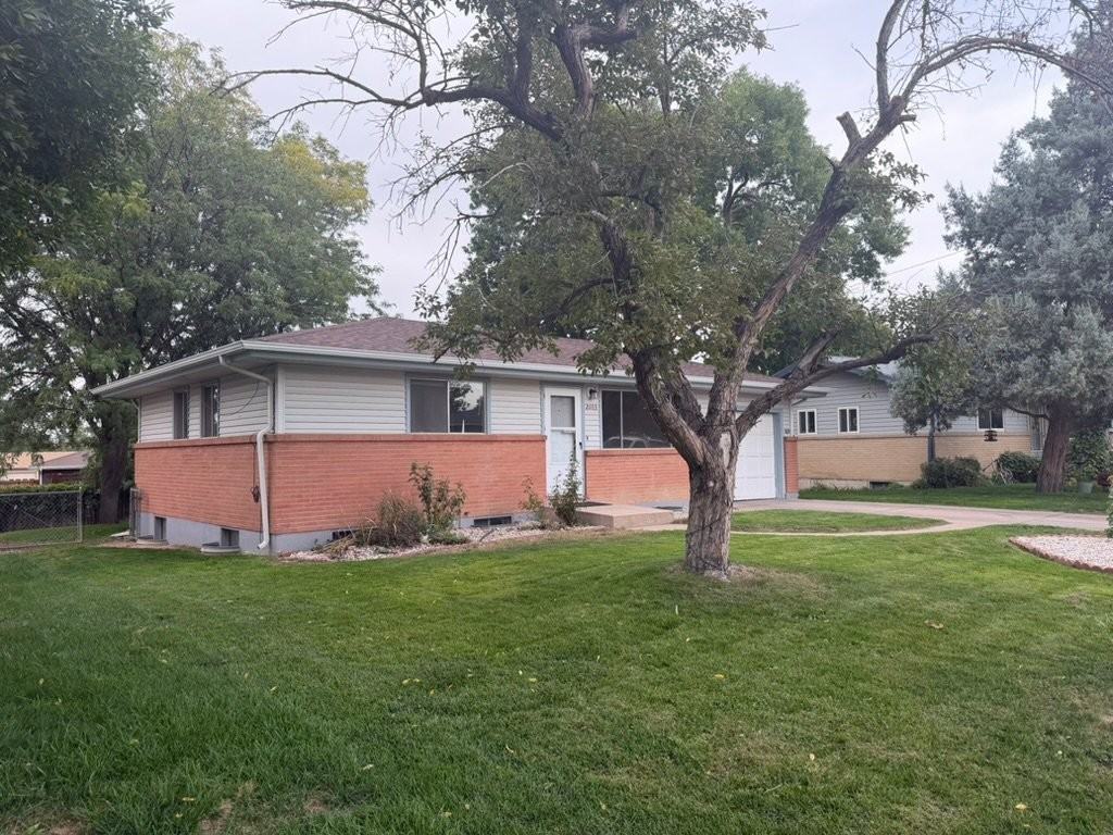 2603 W 15th St - Photo 2 of 26