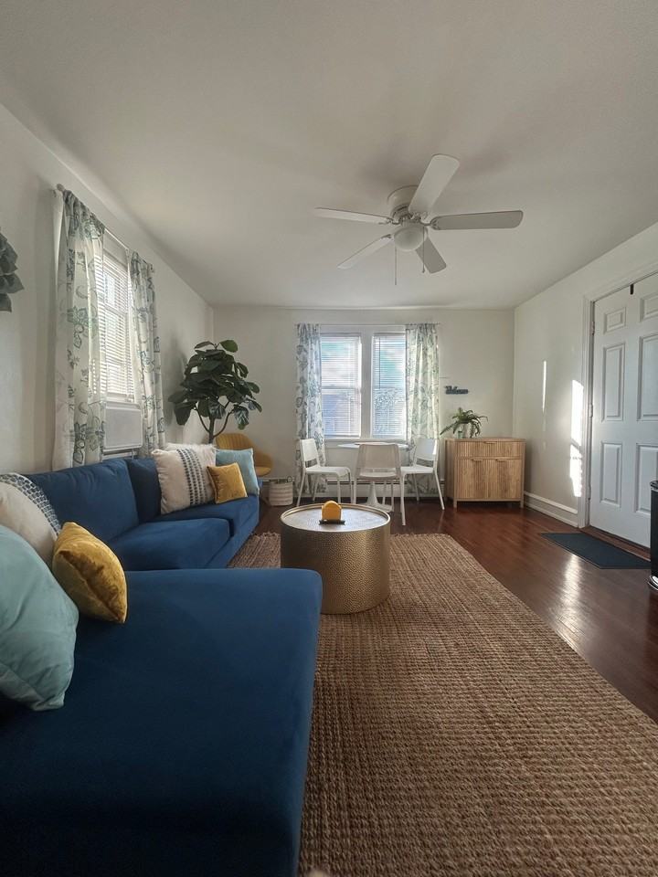 824 E 3rd St #824B - Photo 5 of 12