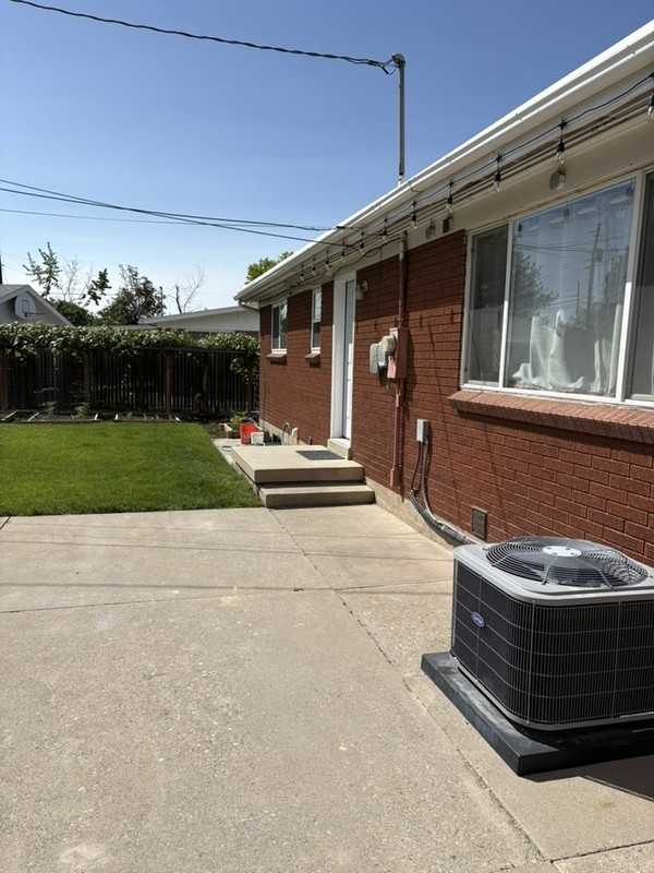 5690 S Hillside Dr - Photo 4 of 26