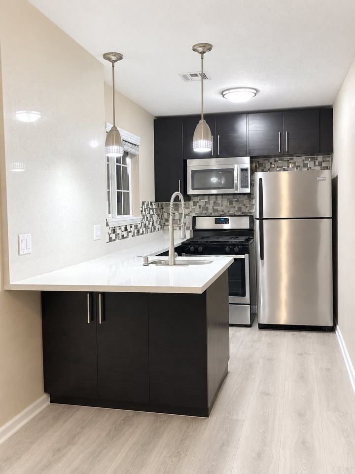 111 E Quincy St #8 - Photo 2 of 9