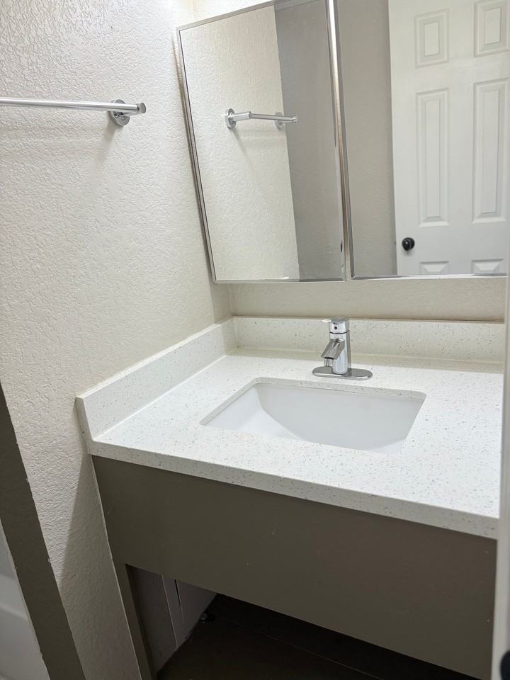 111 E Quincy St #8 - Photo 7 of 9