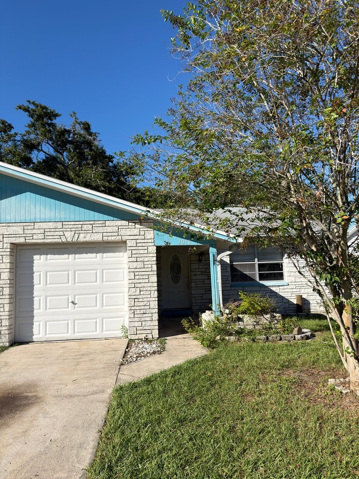 3010 Catherine Dr - Photo 2 of 13