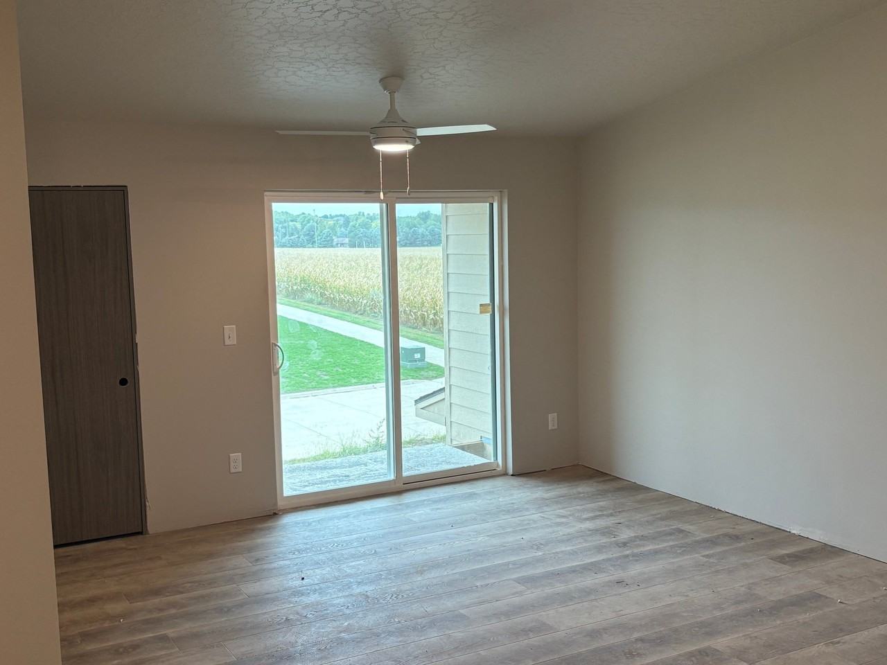 2105 Maple St - Photo 3 of 7