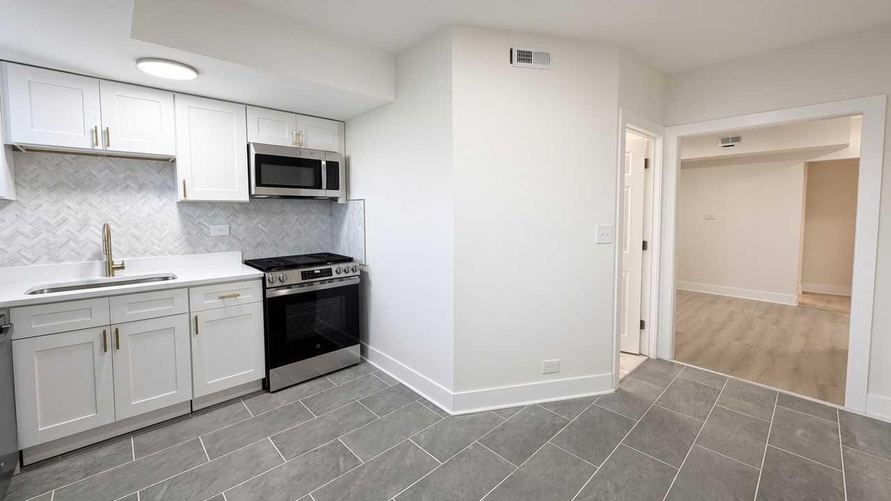 4347 W Irving Park Rd #GE - Photo 3 of 11