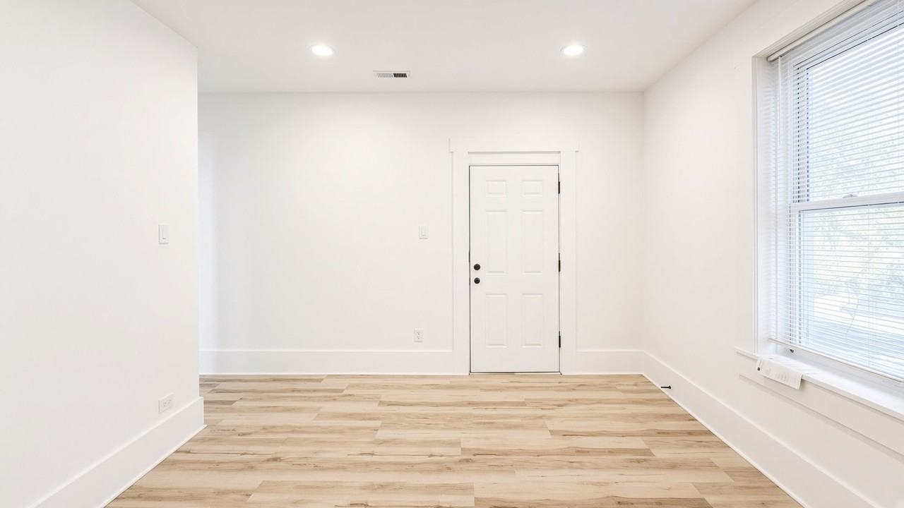 4347 W Irving Park Rd #2E - Photo 5 of 11