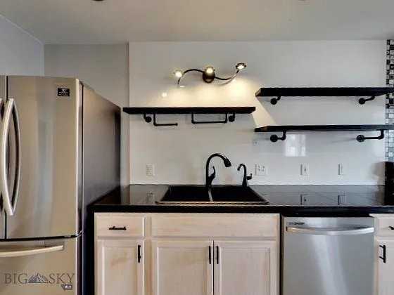 1304 Absaroca Ct - Photo 2 of 20