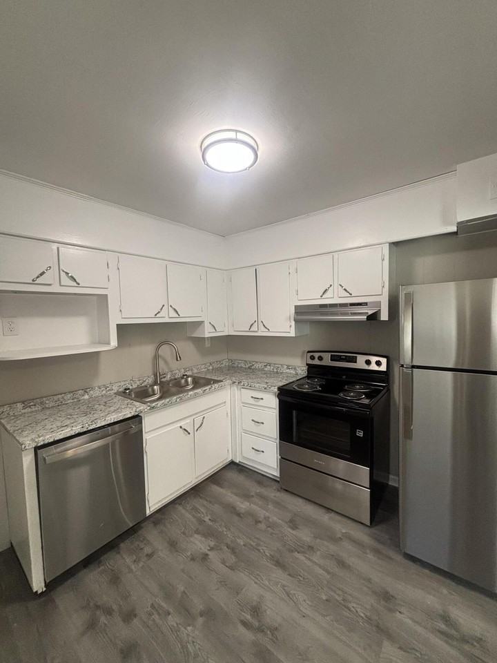1423 Aldrich St Ne - Photo 4 of 16