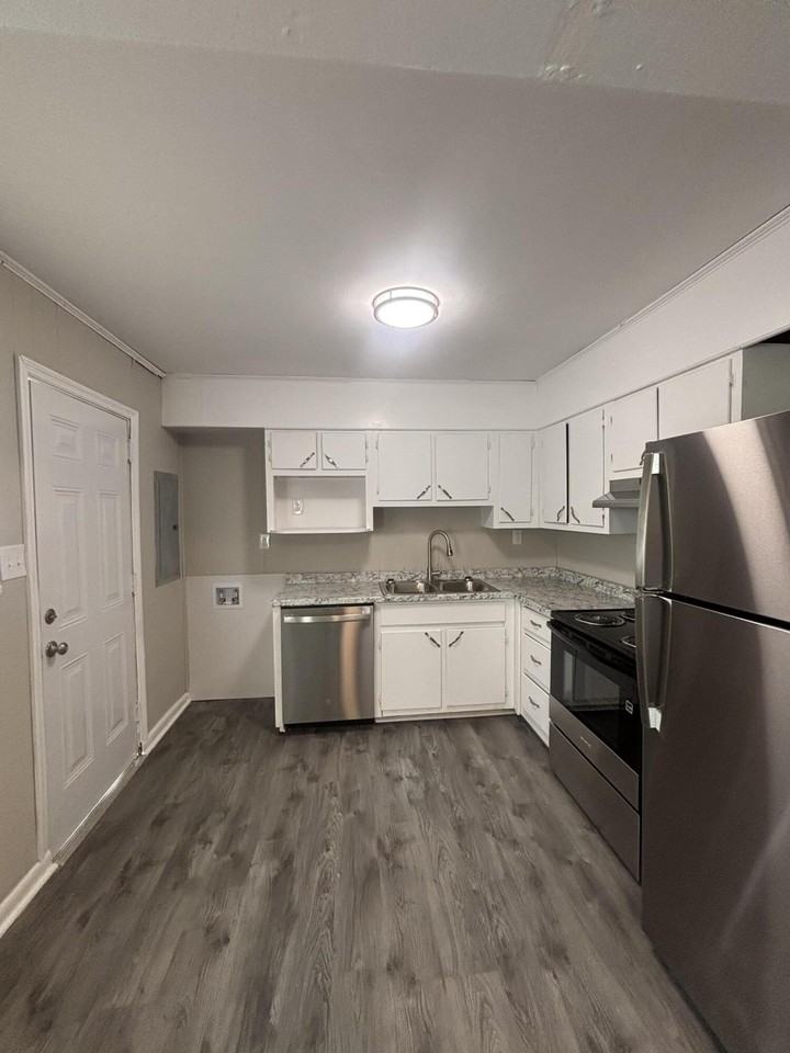1423 Aldrich St Ne - Photo 5 of 16