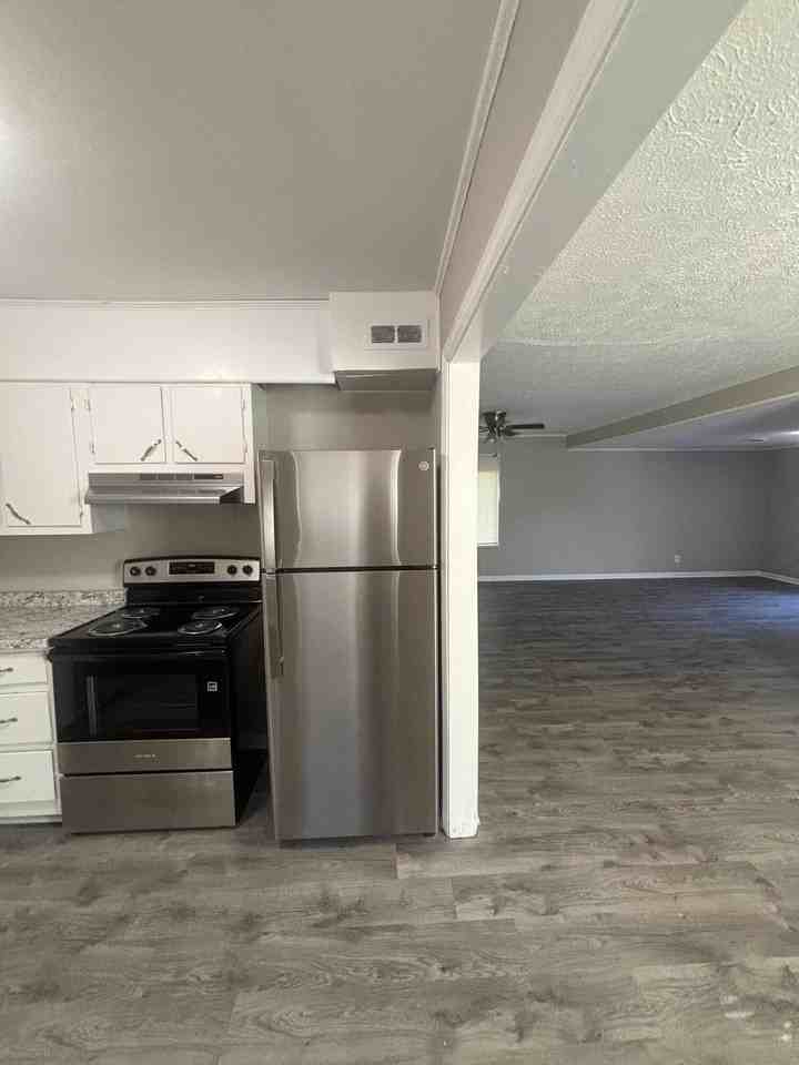 1423 Aldrich St Ne - Photo 6 of 16