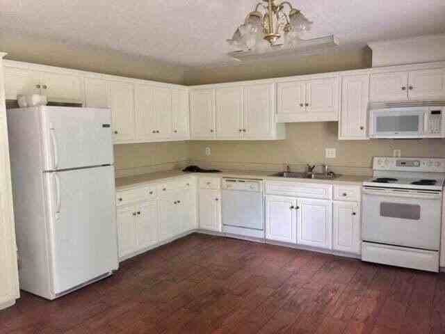 109 Joshua Ln - Photo 2 of 5