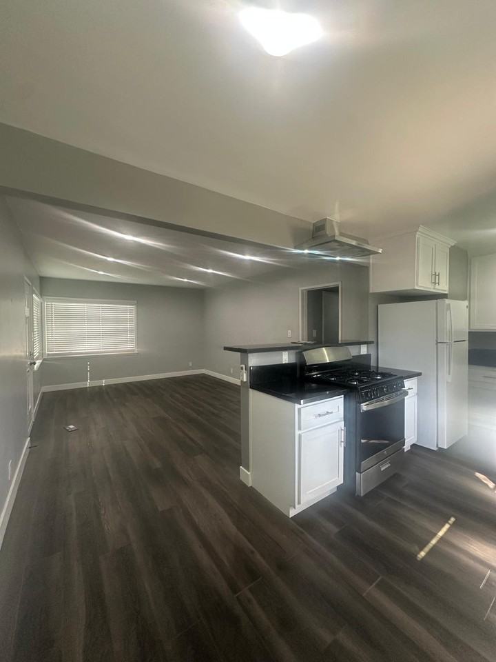 5842 Autry Ave - Photo 4 of 9