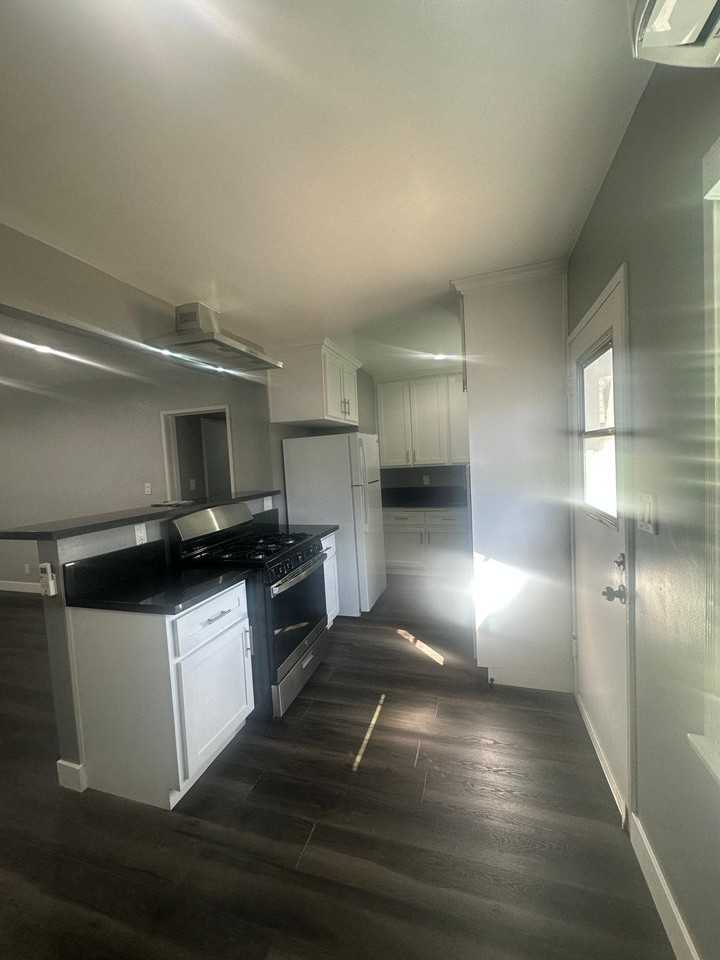 5842 Autry Ave - Photo 5 of 9