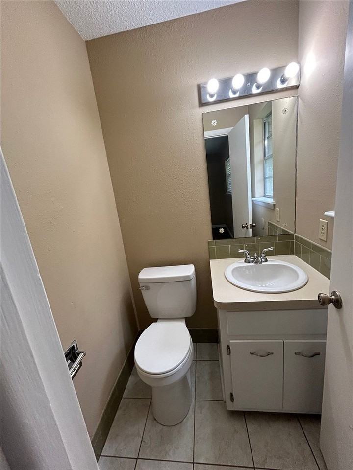 202 Ritter Circle Dr - Photo 7 of 10