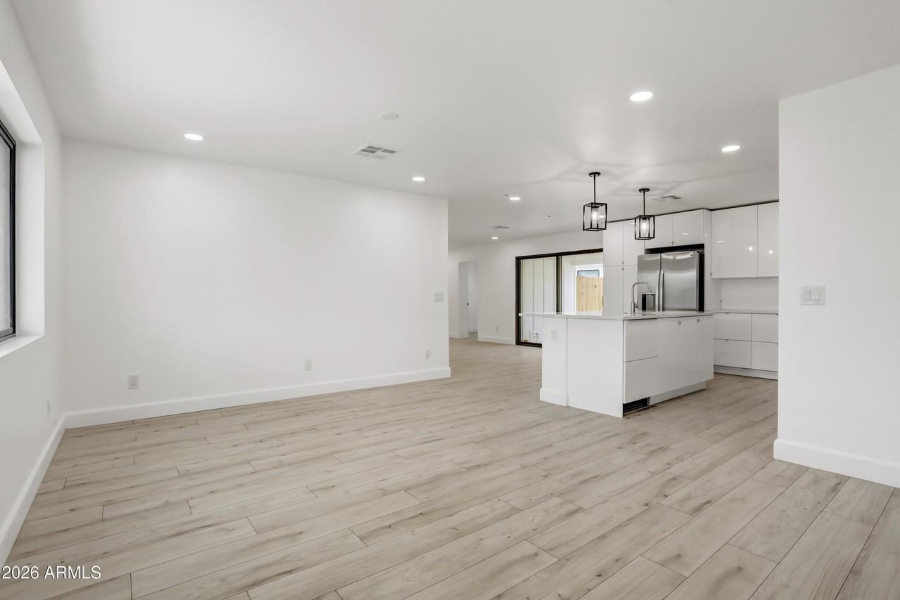 1050 N 74th St - Photo 4 of 26