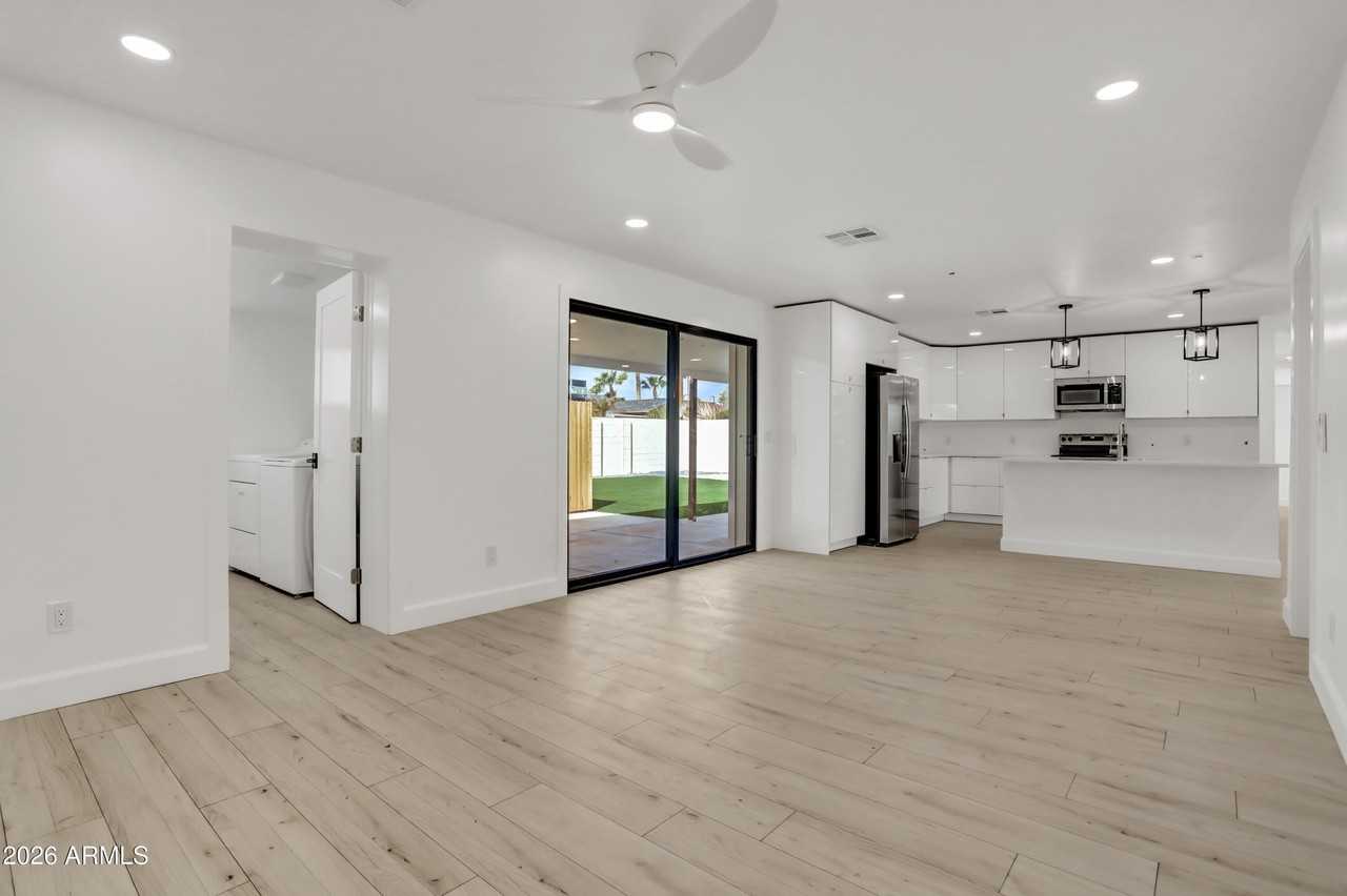 1050 N 74th St - Photo 5 of 26