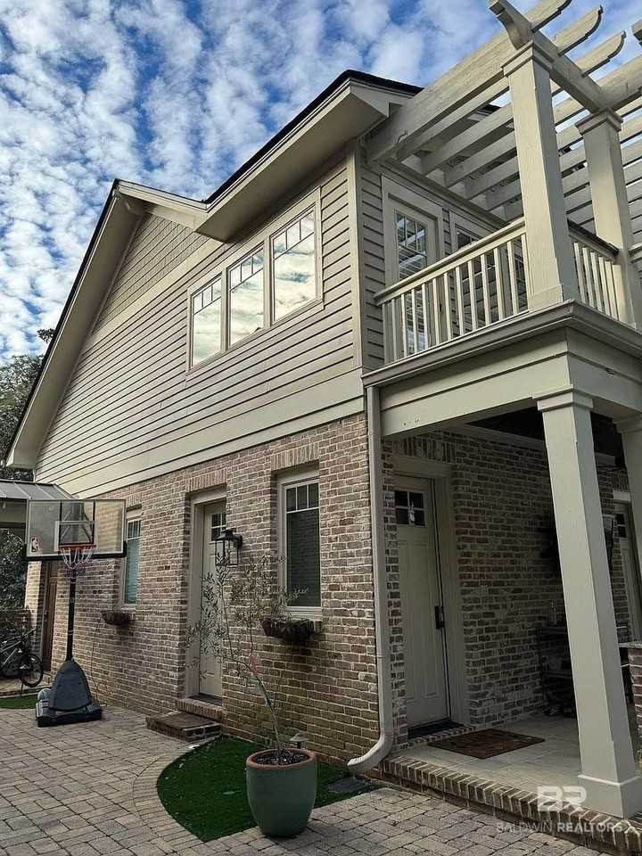111 Magnolia Ave #1 - Photo 2 of 10