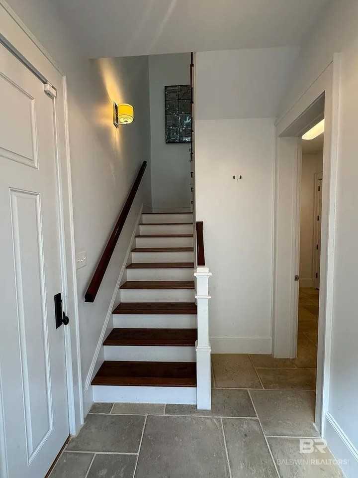 111 Magnolia Ave #1 - Photo 6 of 10