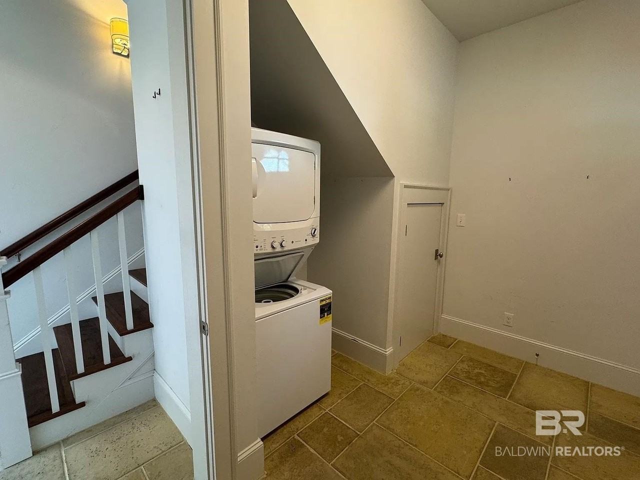 111 Magnolia Ave #1 - Photo 7 of 10