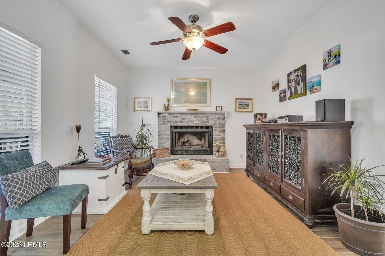 19 Le Moyne Dr - Photo 5 of 27