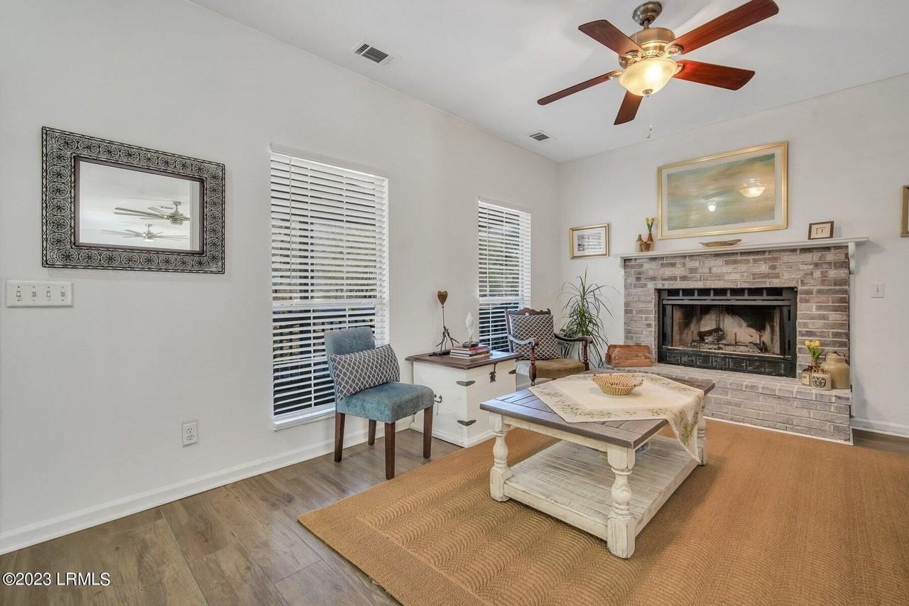 19 Le Moyne Dr - Photo 6 of 27
