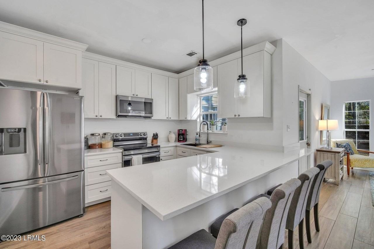 19 Le Moyne Dr - Photo 7 of 27