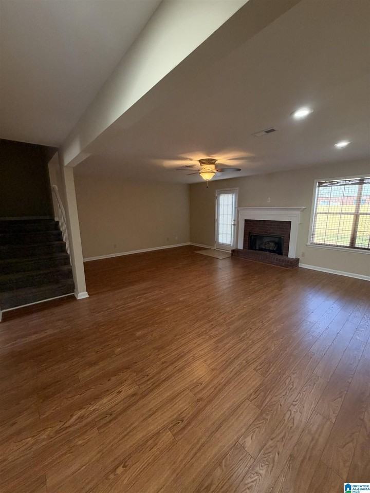 261 Ivy Pl - Photo 3 of 15