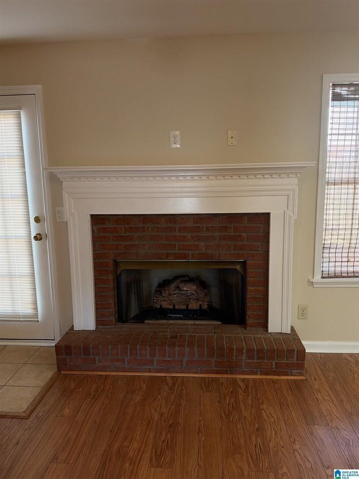 261 Ivy Pl - Photo 4 of 15