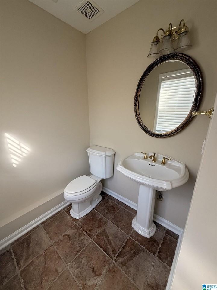 261 Ivy Pl - Photo 7 of 15