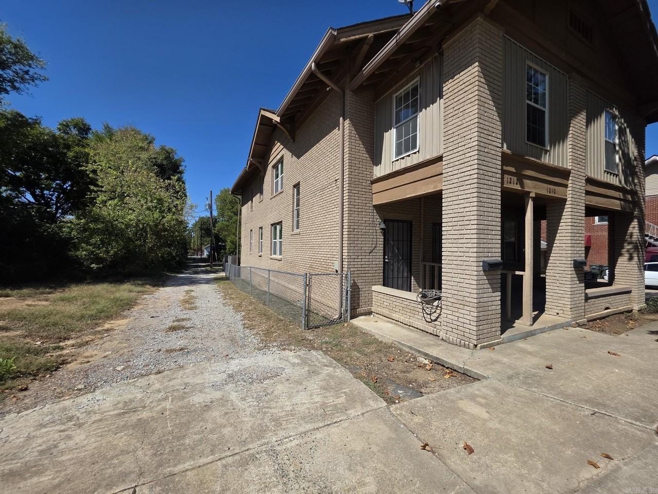 1212 Dennison St - Photo 2 of 13