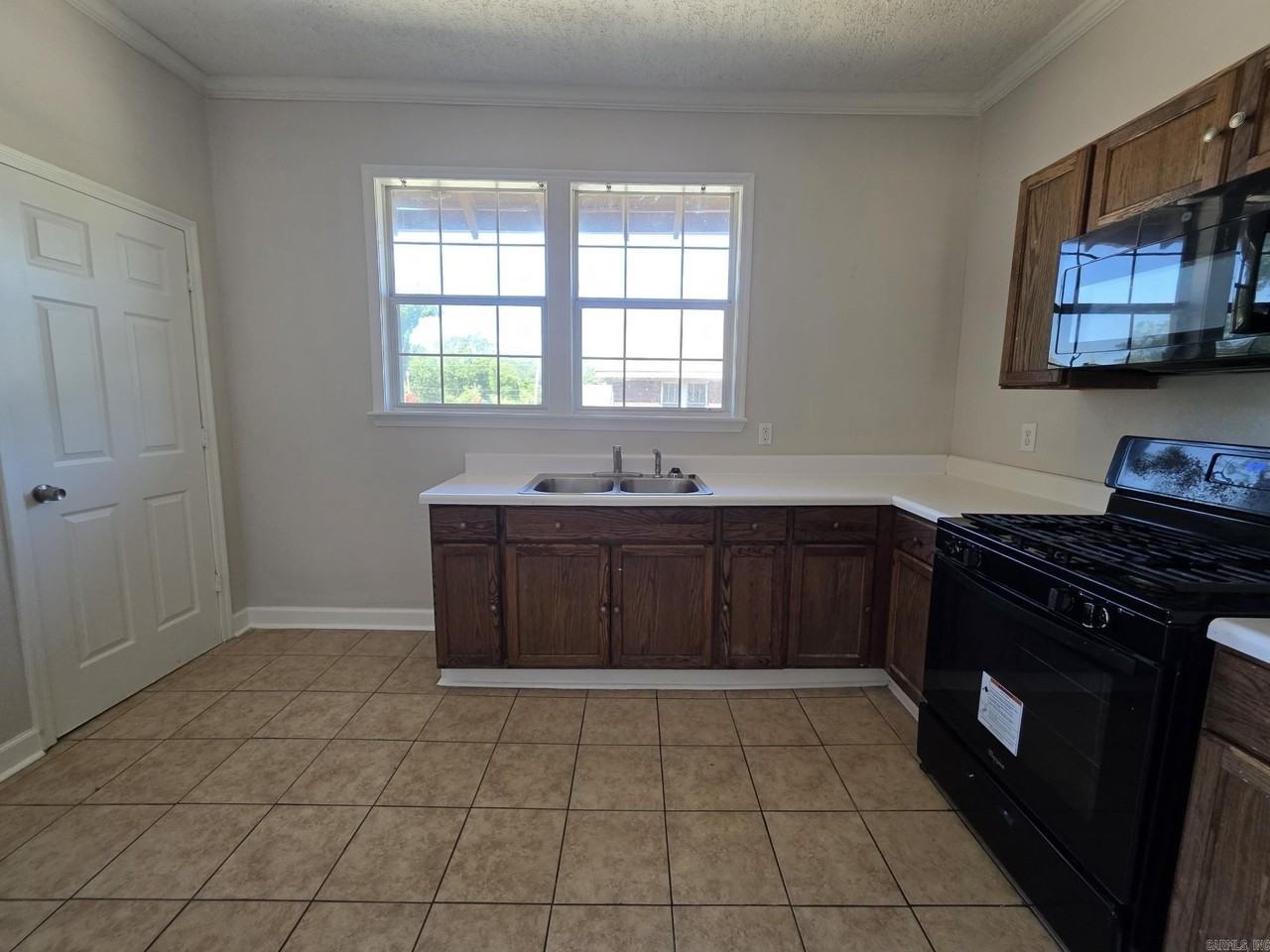 1212 Dennison St - Photo 5 of 13