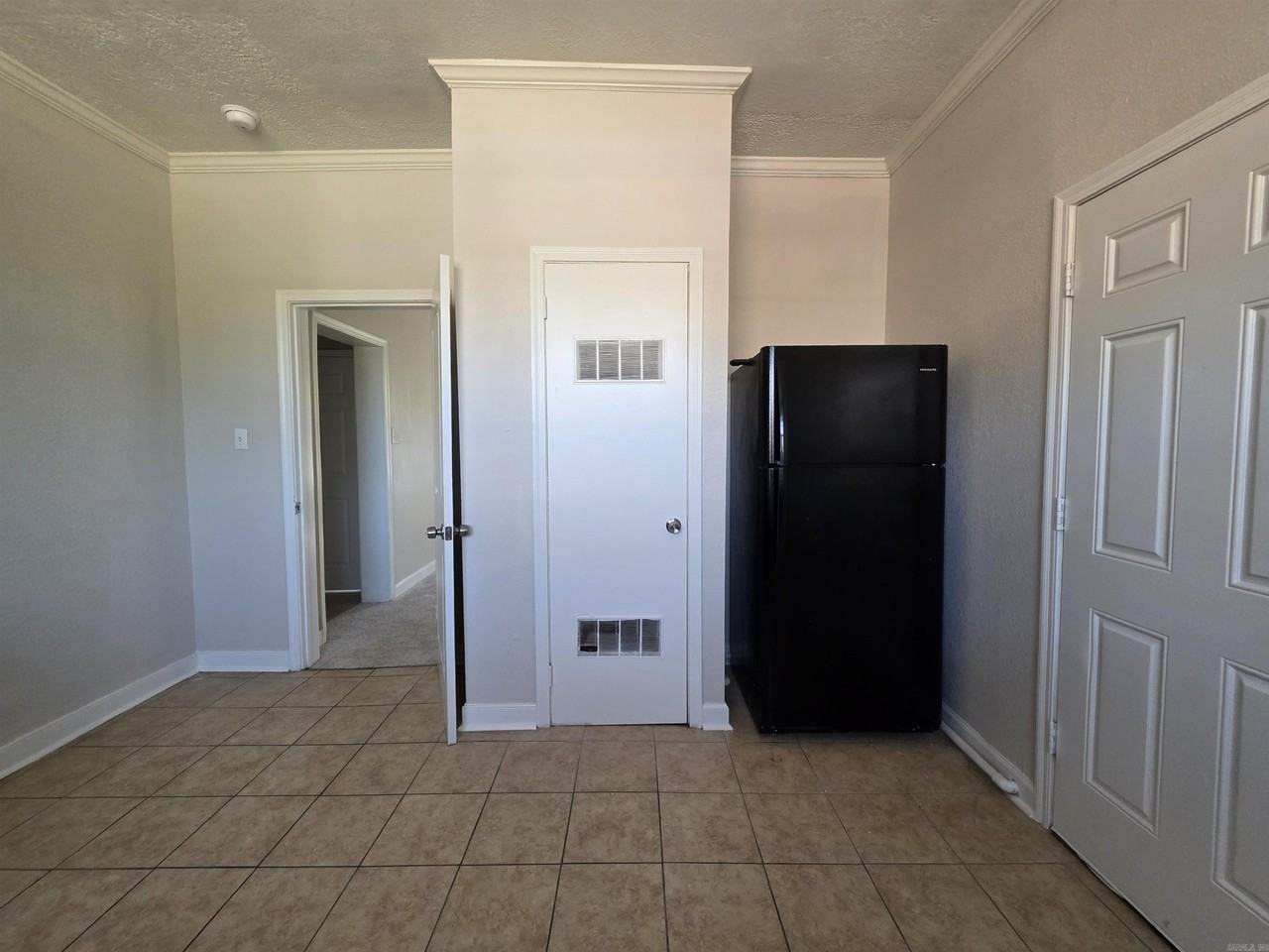 1212 Dennison St - Photo 6 of 13