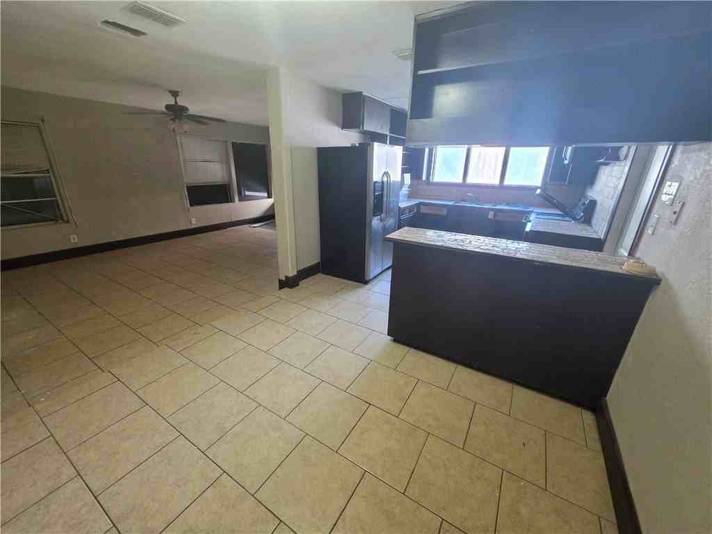 705 Lansdown Dr - Photo 3 of 9