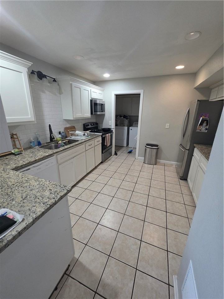 14313 Goldfish St - Photo 4 of 6