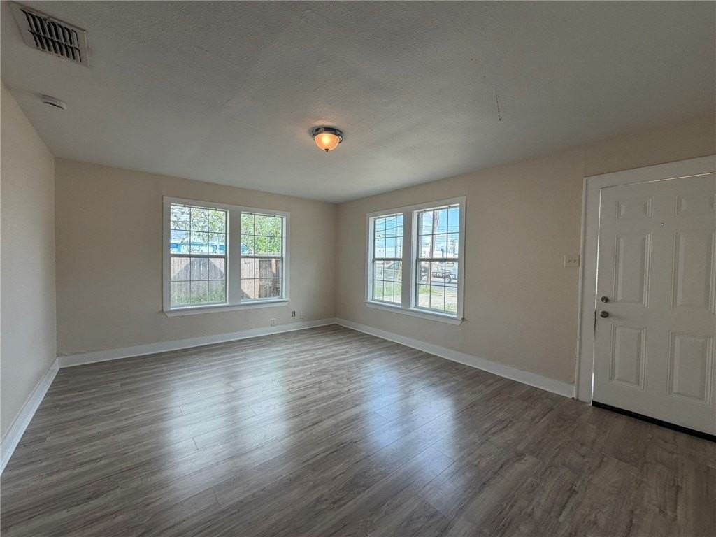 107 Blevins St - Photo 3 of 7