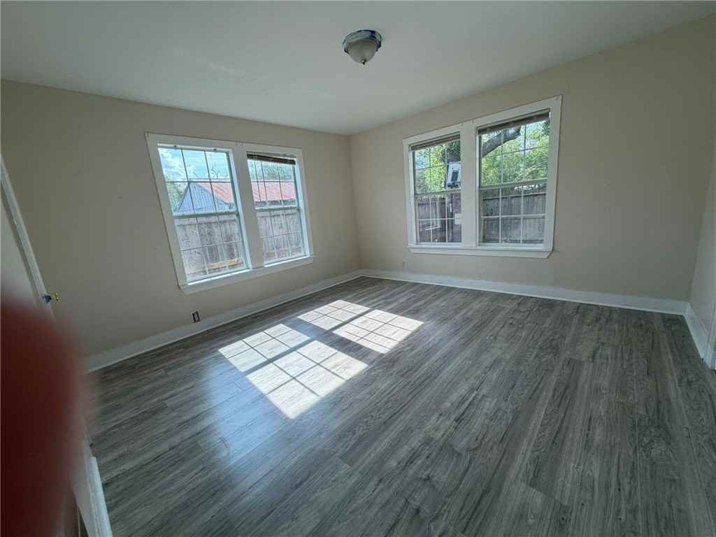 107 Blevins St - Photo 5 of 7