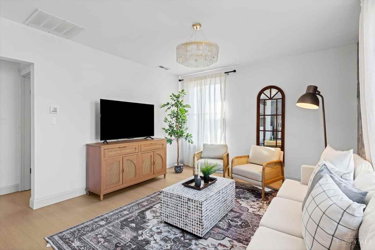 124 Wayne Ave - Photo 4 of 14