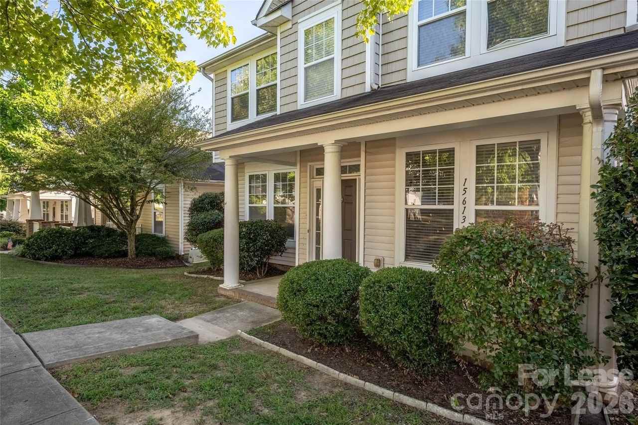 15613 Seafield Ln - Photo 2 of 41