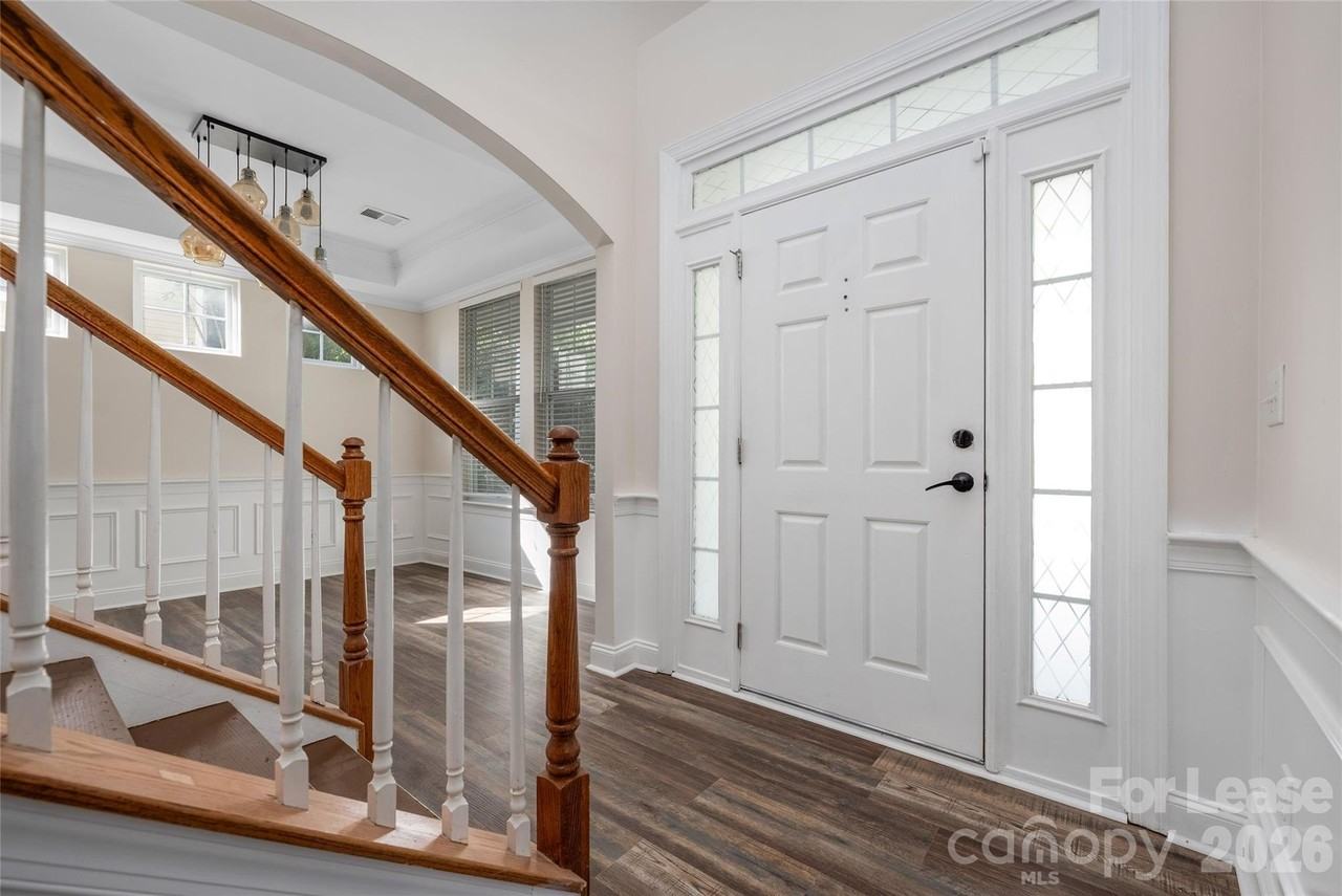 15613 Seafield Ln - Photo 3 of 41