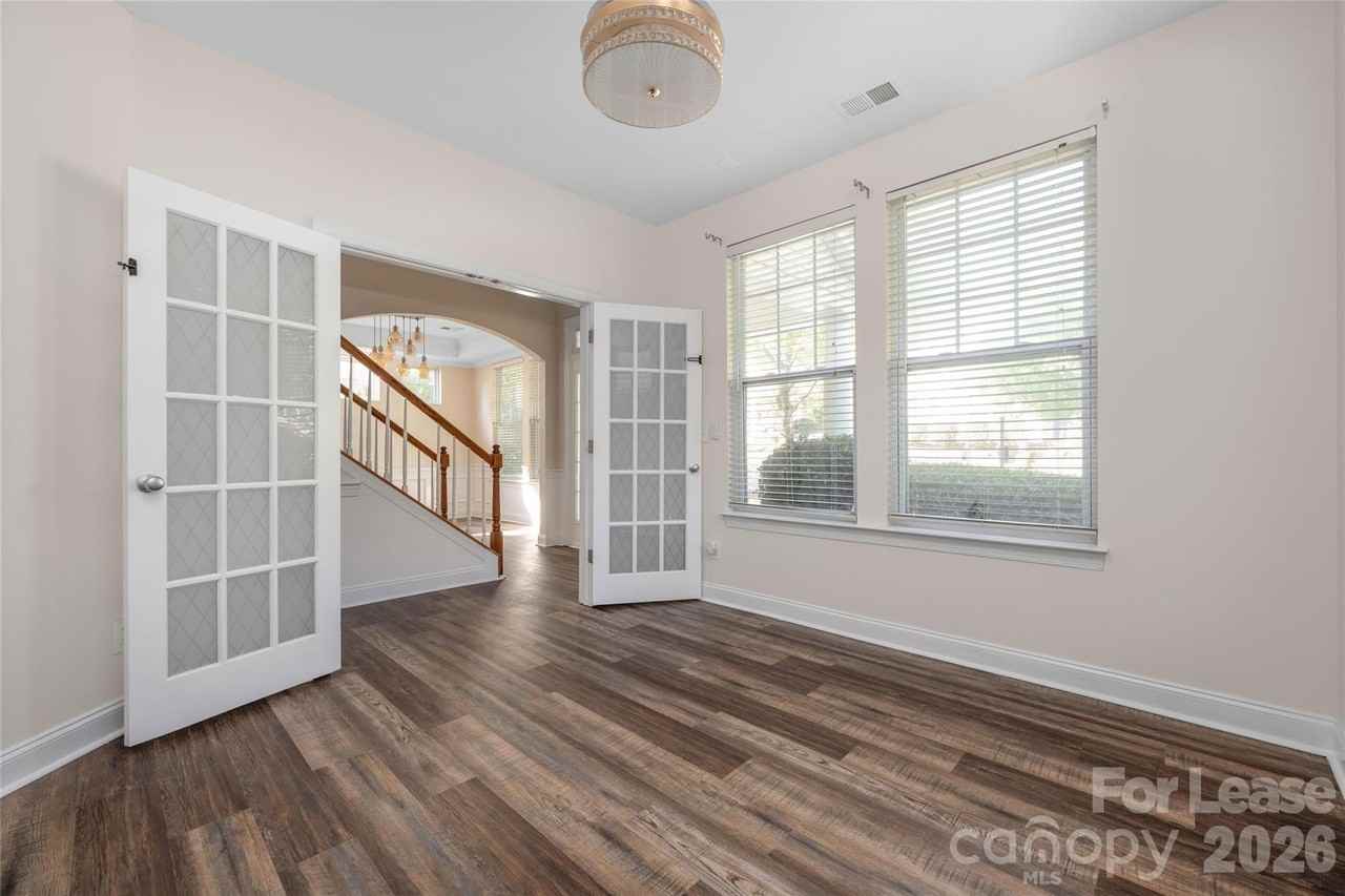 15613 Seafield Ln - Photo 5 of 41