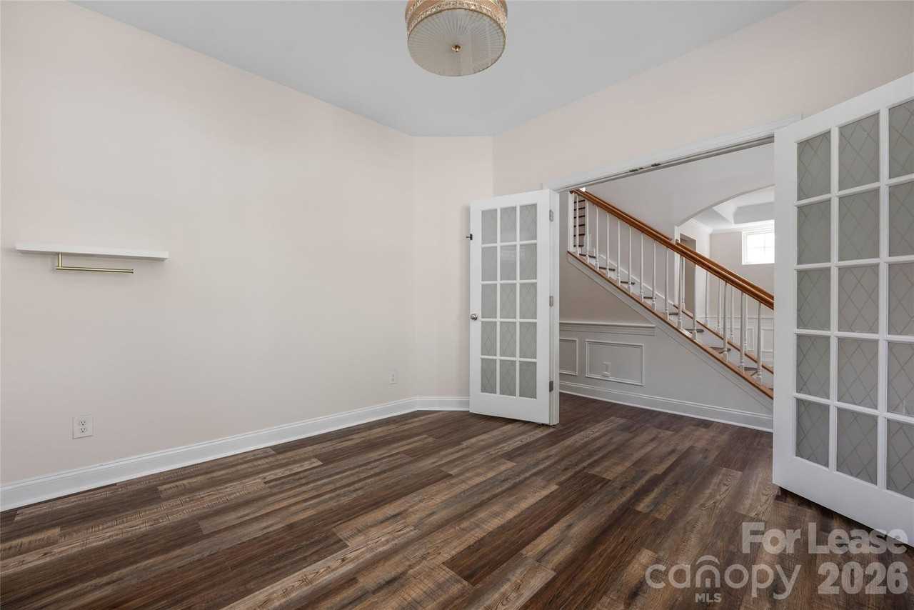 15613 Seafield Ln - Photo 6 of 41