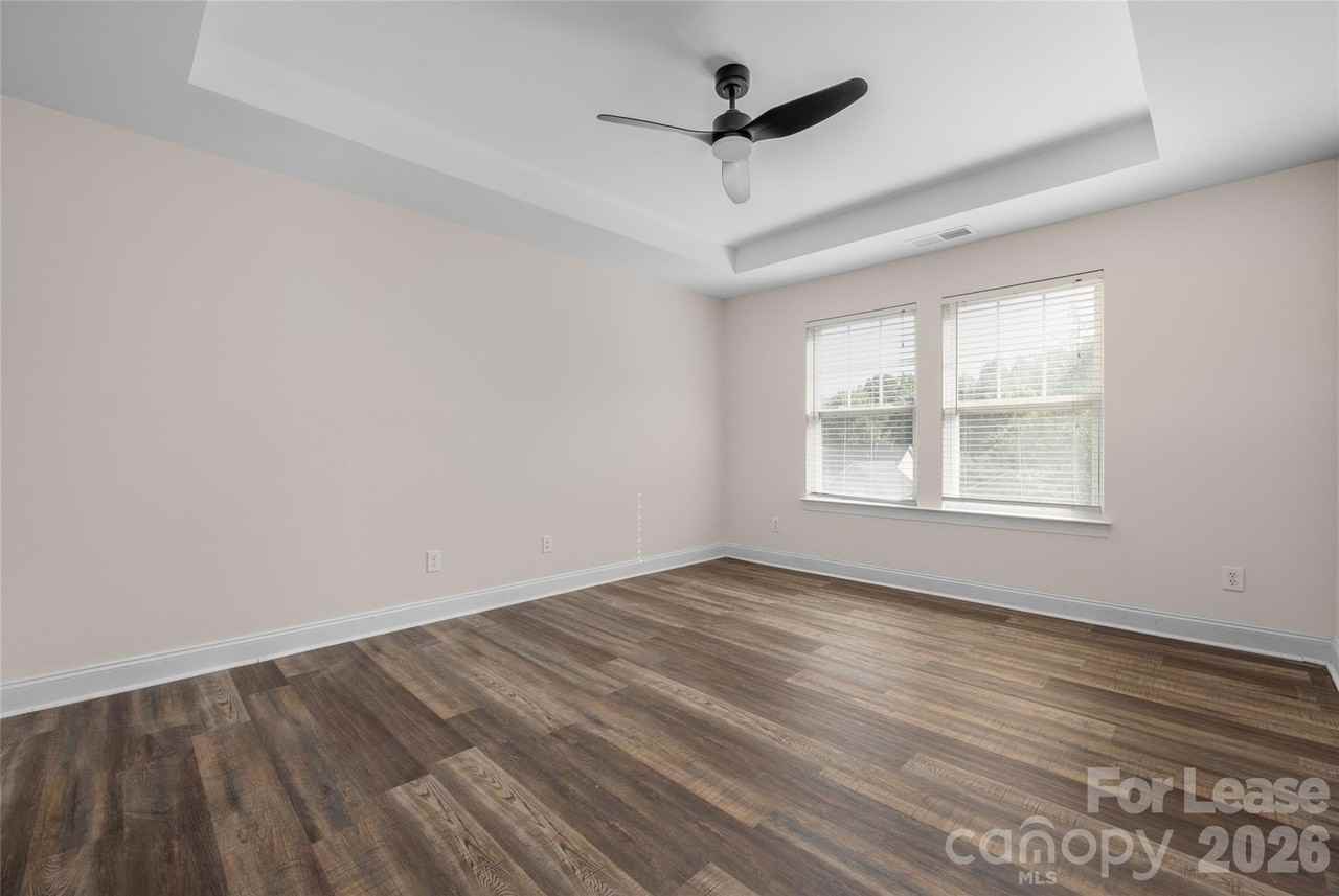 15613 Seafield Ln - Photo 7 of 41